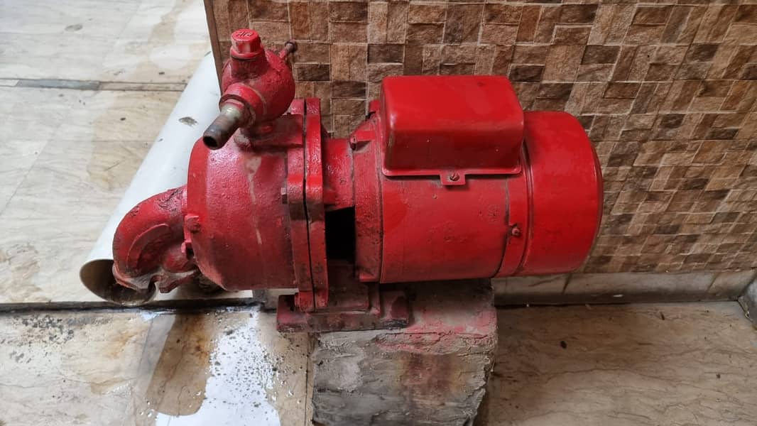 Golden Water Pump - Excellent condition, only slightly used for Bore 6