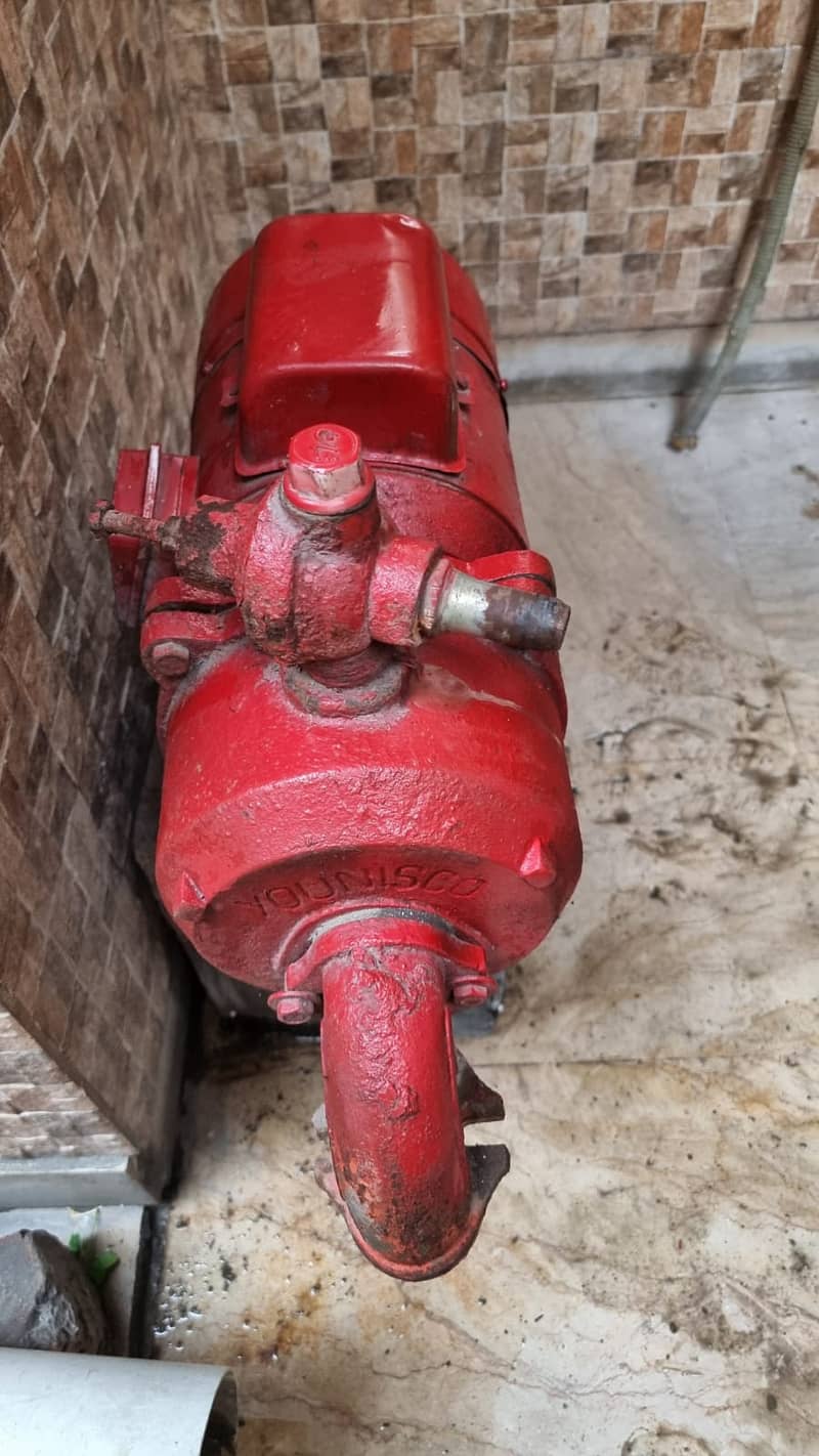 Golden Water Pump - Excellent condition, only slightly used for Bore 8
