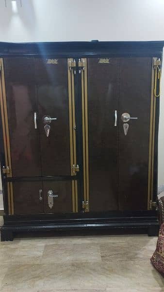 very good condition, four door safe almari for sale 2