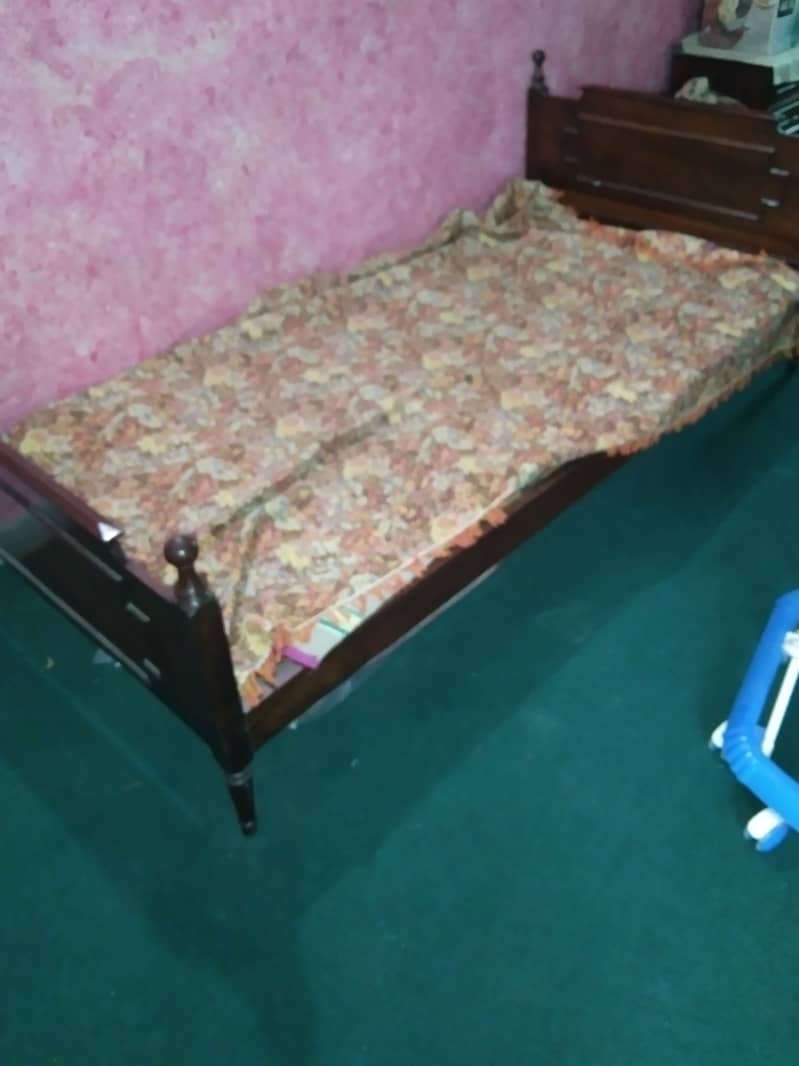 Single bed and dressing 0
