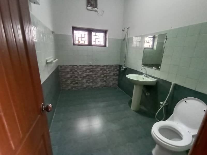 1 Kanal Slightly Used Upper Portion For Rent In DHA Phase 2 Near Masjid Park Market 7
