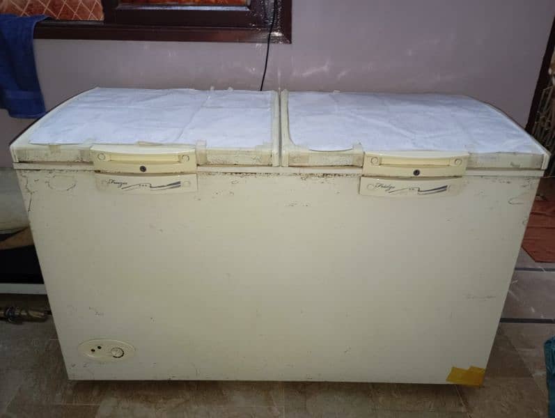 freezer in 65000 10on10 condition 2 Saal istamal hoa hain 1