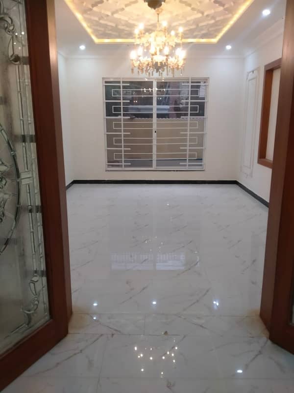 10 Marla Spanish House For SALE In Faisal Town Hot Location 3
