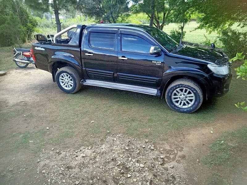 Toyota Hilux Vigo Champ GX 2016 FOR SELL IN NEW CONDITION 3