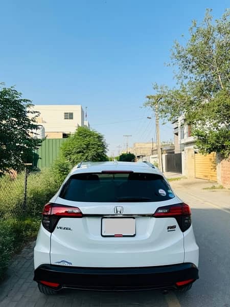 HONDA VEZEL RS (Top of the line) Pearl white color 1