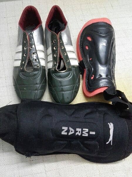 Football shoes & Two type Pads 0