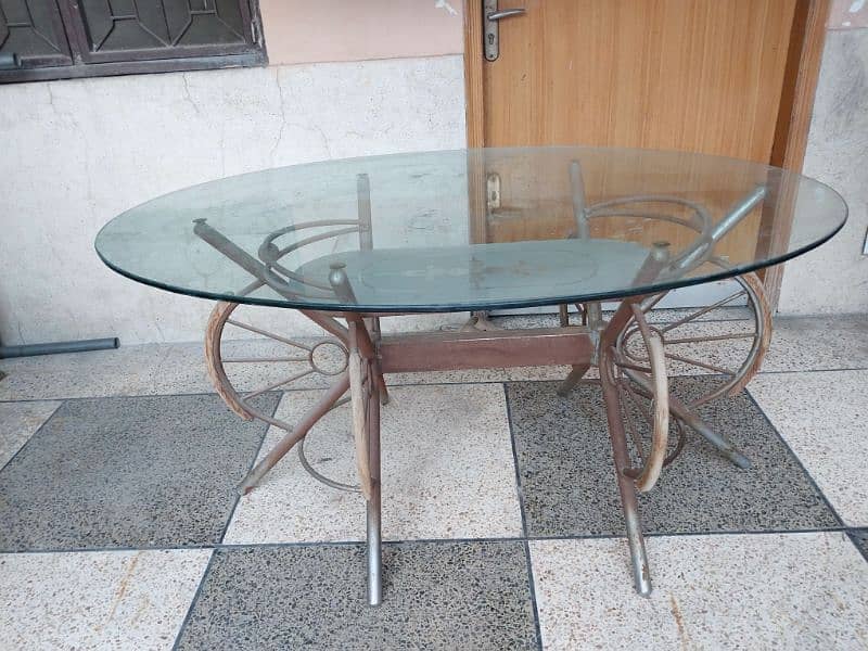 this dining table has a 6 seating capacity 0