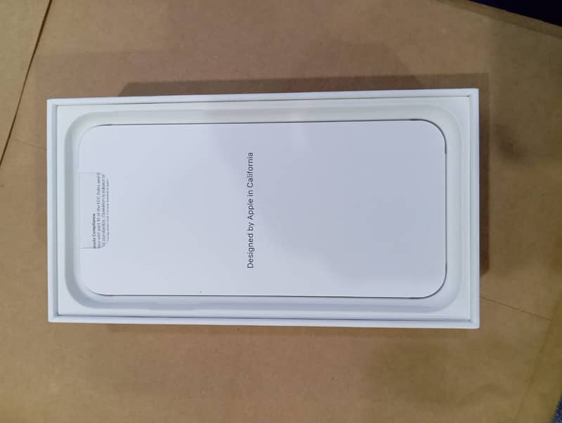 iPhone 11 - 64 GB - PTA Approved 4