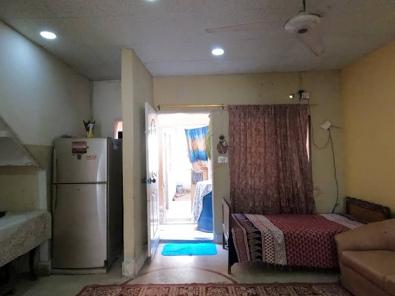 Upper Portion 4 Bedrooms With Roof Mehmoodabad Azam Town Area Near To Bakht Bharee Chiniot Hospital, Karachi 15