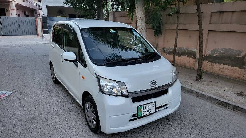 daihatsu move x 2012 available in immaculate condition home used 2