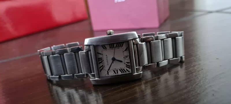 Cartier Ladies watch hot favourite With box n bag 4