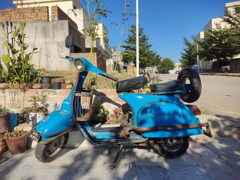 Vespa Scooter 0