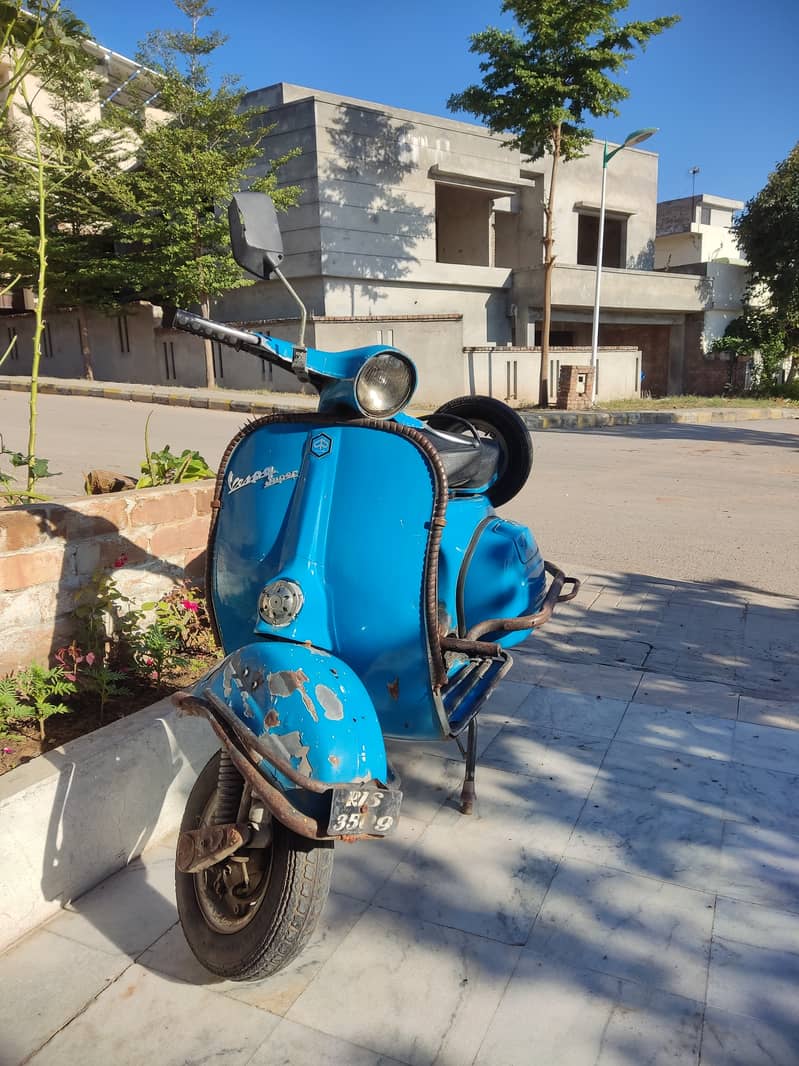 Vespa Scooter 1