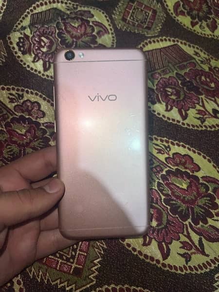 vivo y67 4/64 mobile 10/10 no fault interested people can contact 1