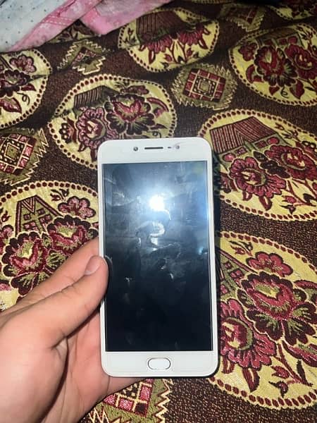 vivo y67 4/64 mobile 10/10 no fault interested people can contact 2