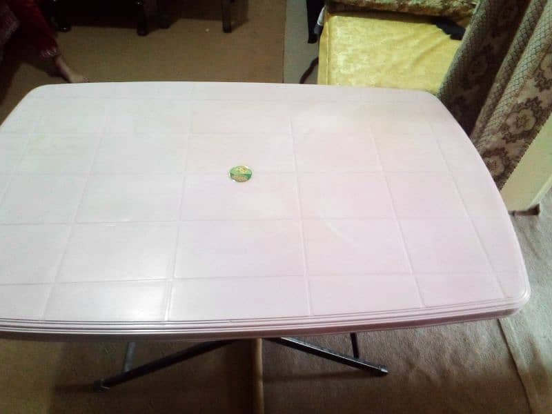 plastic table 1