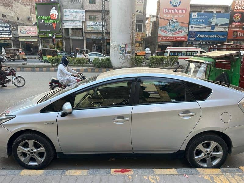 Toyta prius 2014 Totally genuine No work required just buy and drive 1