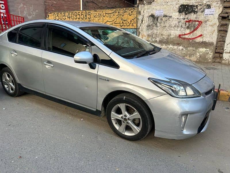 Toyta prius 2014 Totally genuine No work required just buy and drive 4