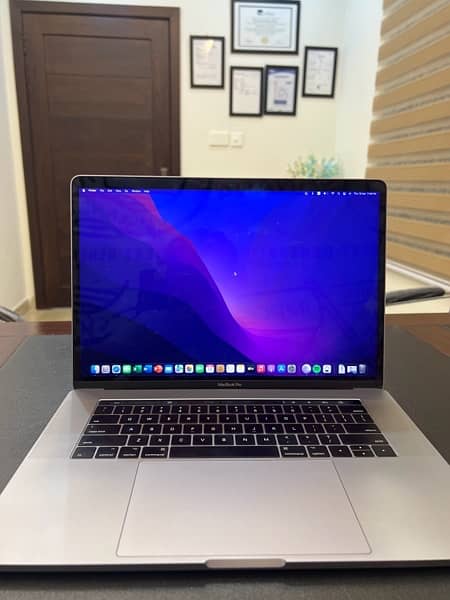 Macbook Pro 2016 - 15.4 inch - Touch Bar - Touch ID - i7 4