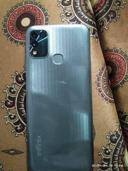 Infinix hot 11 play 10 by 10 condition  with charger and box full ok 6