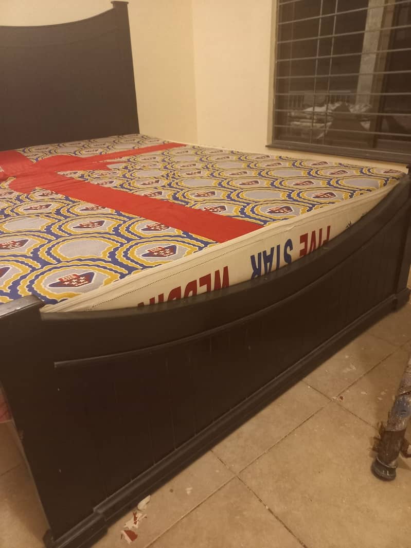 Queen Size Bed w/mattress for Urgent Sale 2