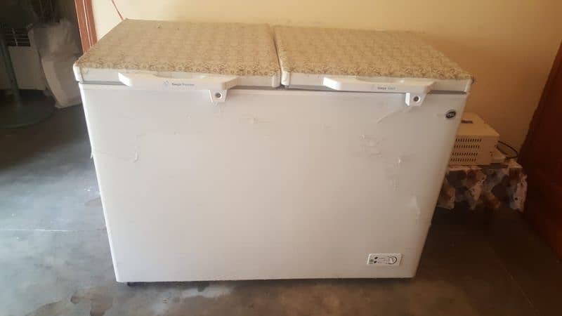 Pel freezer with New condition 0