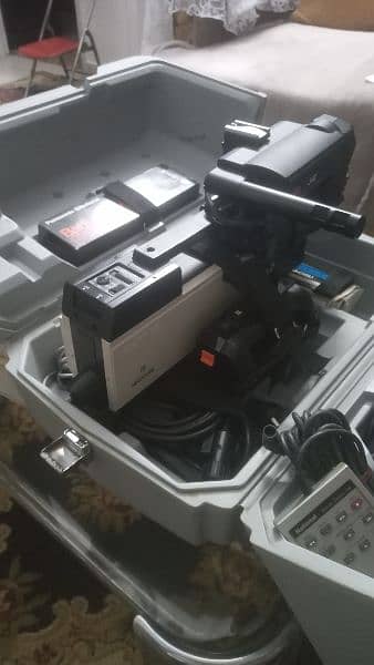 JVC GX-N70E Color Video Camera 1