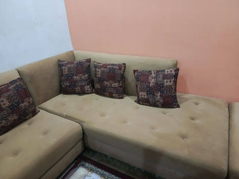 I HAVE SELL MY SEVEN SEATER SOFA SET CONDITION 10/10 1
