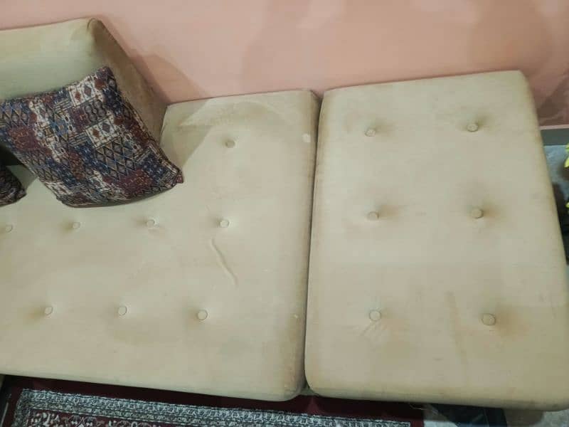 I HAVE SELL MY SEVEN SEATER SOFA SET CONDITION 10/10 3