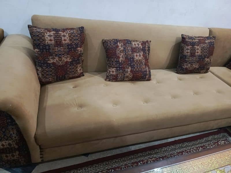 I HAVE SELL MY SEVEN SEATER SOFA SET CONDITION 10/10 5