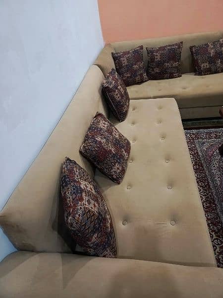 I HAVE SELL MY SEVEN SEATER SOFA SET CONDITION 10/10 6