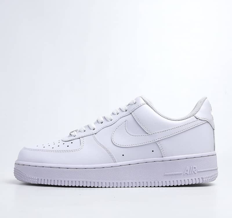 SHOES NIKE AIR FORCE 1 "TRIPLE WHITE" 1