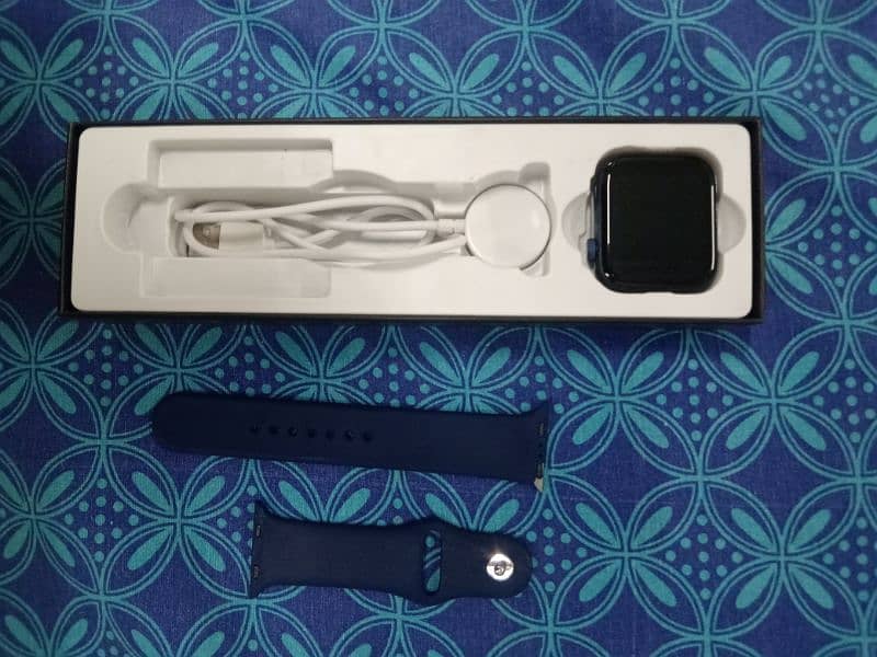 Smart watch Z37 with original box and charger 1