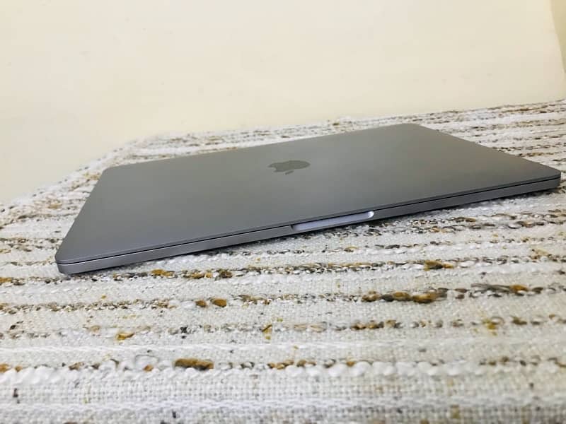 Macbook Pro 2017 model 1