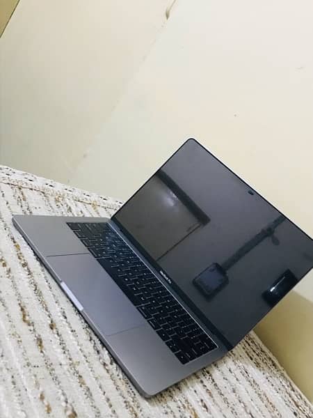Macbook Pro 2017 model 4