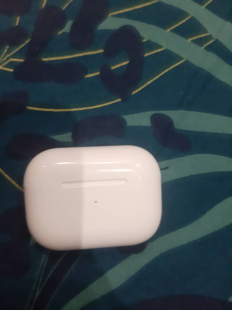 Air pods pro white 10/10 condition used for just 7 days 2