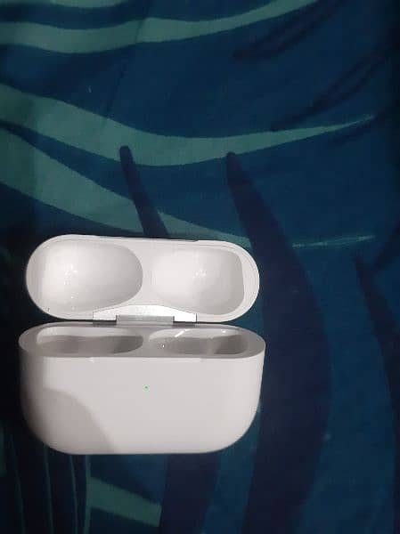 Air pods pro white 10/10 condition used for just 7 days 3