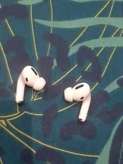 Air pods pro white 10/10 condition used for just 7 days
