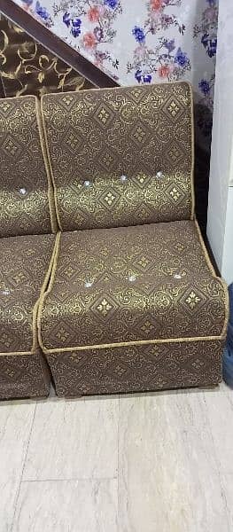 4pic sofa sofa set urgent sale all jalil garden Lahore good condition 0