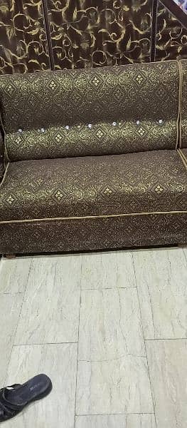 4pic sofa sofa set urgent sale all jalil garden Lahore good condition 3