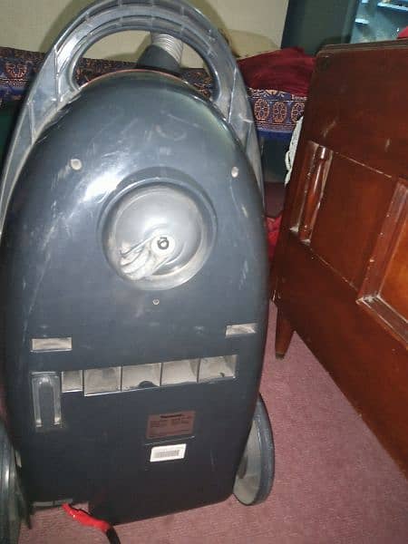 Panasonic company ka vacuum cleaner ha all ok 3