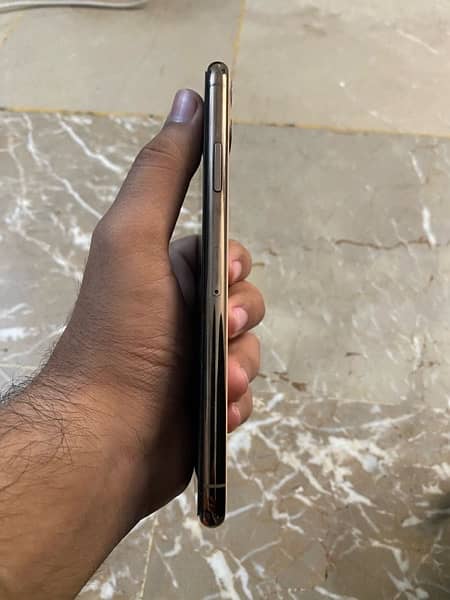 Iphone 11 pro max 256gb pta approved 4
