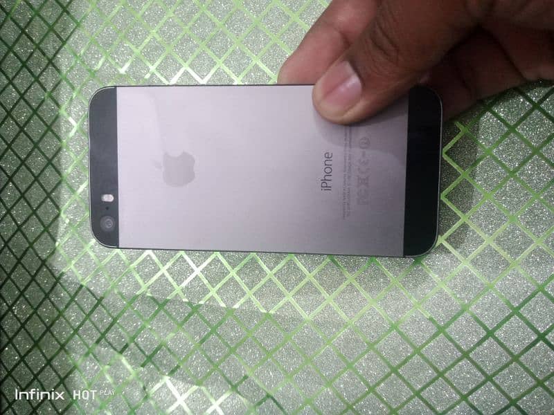 iphones 5 , 5s . . . 6500 ,(, , 7 (non pta) 10/10 condition 11