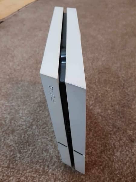 ps4 jailbreak special edition with controller and complete accesries 2