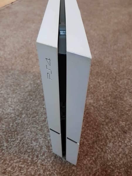 ps4 jailbreak special edition with controller and complete accesries 3