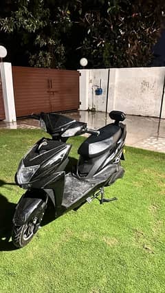 Lectrix Electric Scooty