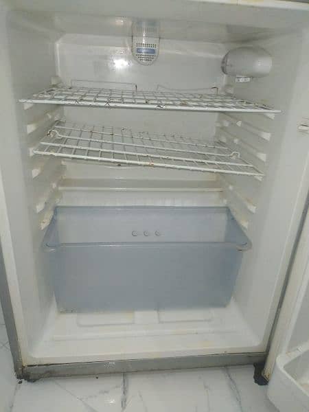 good condition fridge Haier 5