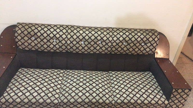 6 seater sofa set in best condition no repair 2