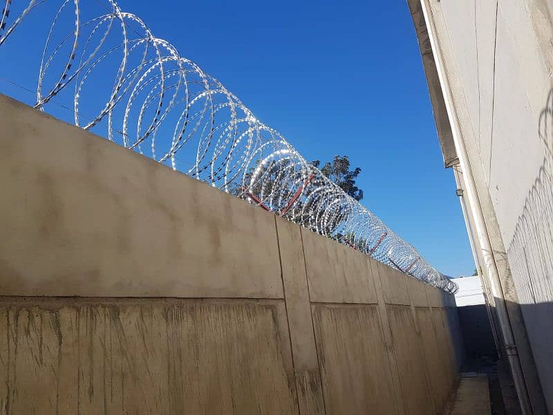 Chain Link | Metal Fabrication | Razor Wire | Crimped Mesh | Fence 2