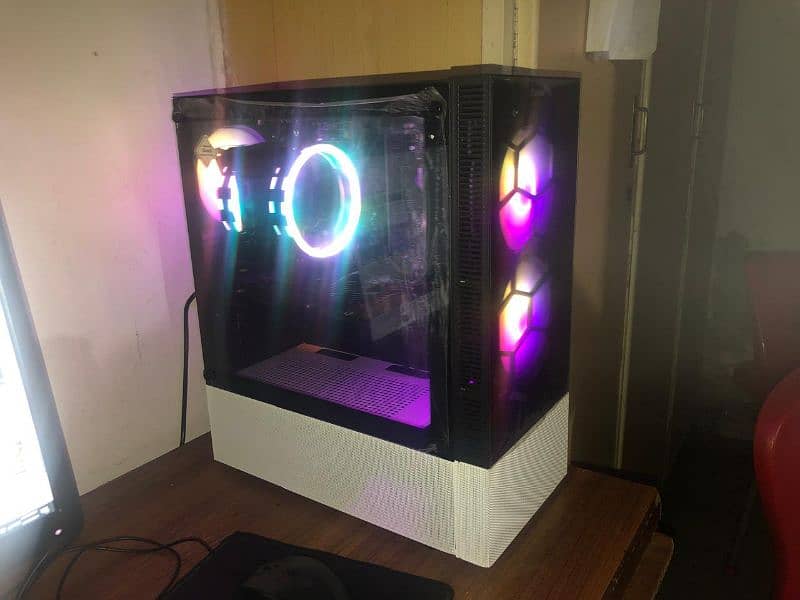amazing gaming pc with amazing specs and rgbs . 2